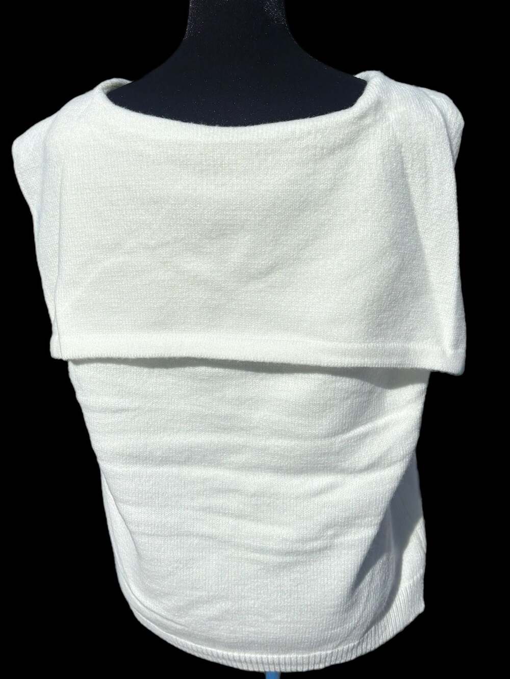 White Sleeveless V-Neck Knit Sweater Vest with Cape Collar